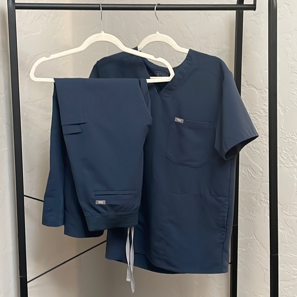 Men’s Dark Harbor Figs Scrubs